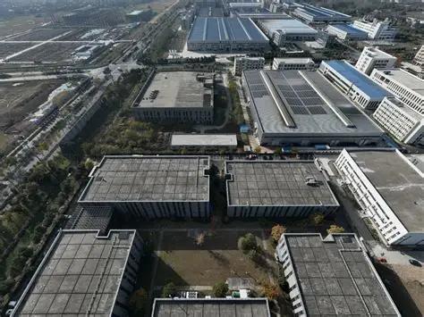 长光华芯中报假象：营收暴增238%，主业却还在亏钱8月30日，长光华芯发布20