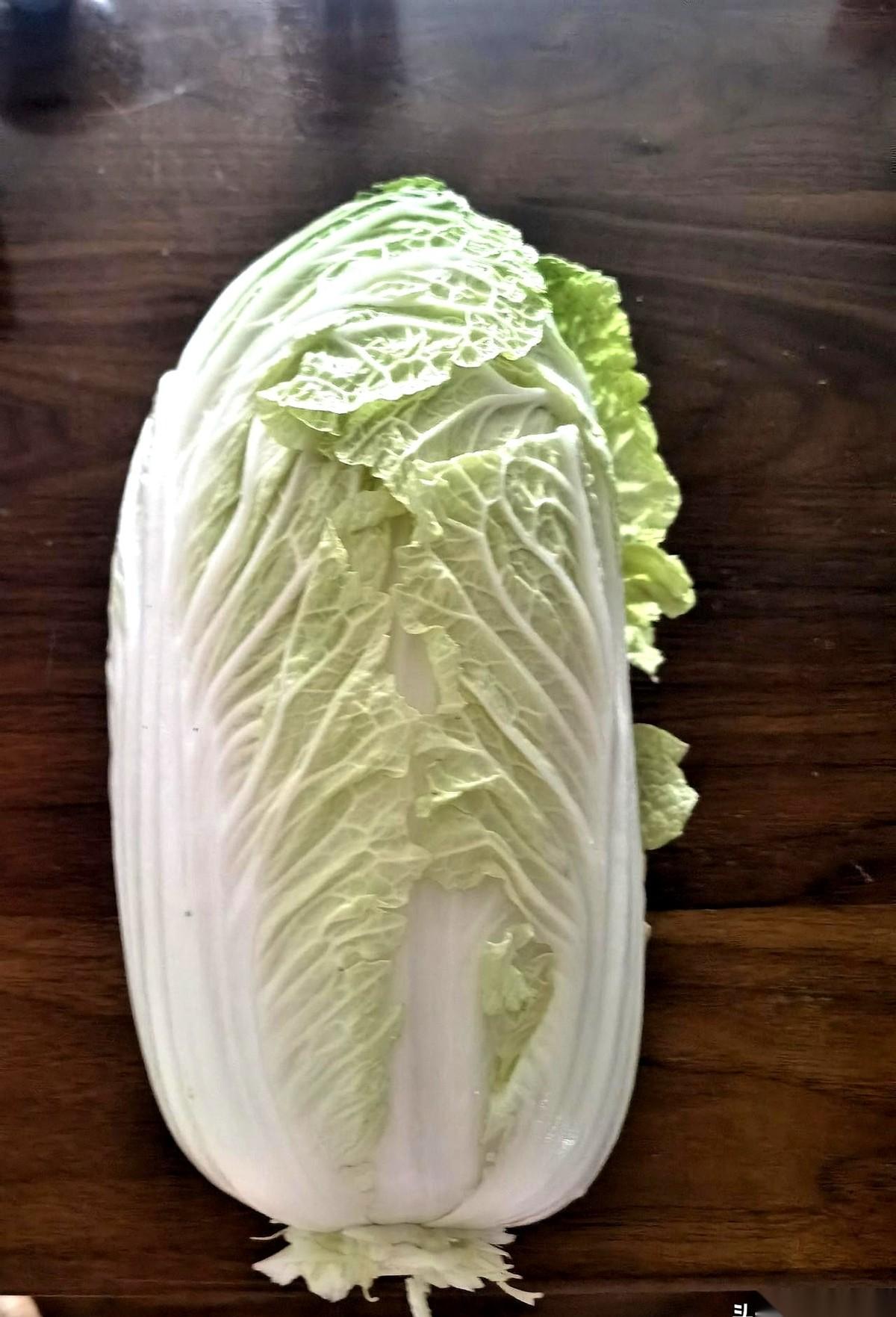 在新加坡买到一颗中国大白菜，我感觉自己被精准诈骗了。真的，一点不夸张。入冬了