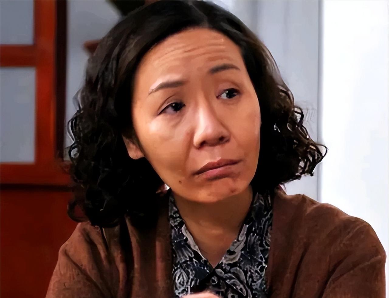 1988年，“中国最丑女演员”杨青到北影面试，监考老师说她的形象太差了，根本不适