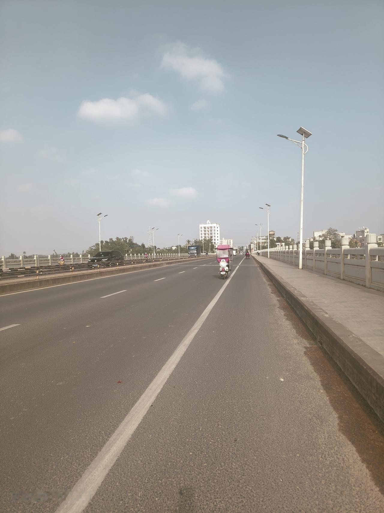 晒出今天随手拍的美图人生似旅，沿途有繁花相迎，亦有骤雨突袭。有过迷茫徘徊，也有过