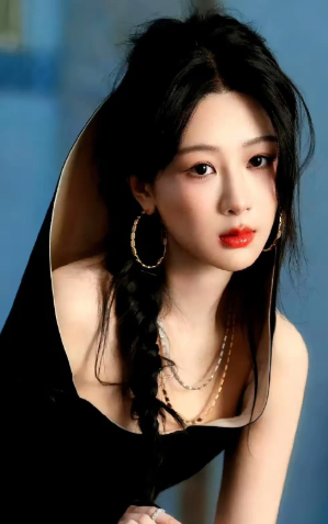 杨紫上次出现还是6月份她已经2个月没有现身了手机关机2个月，不被外界干扰