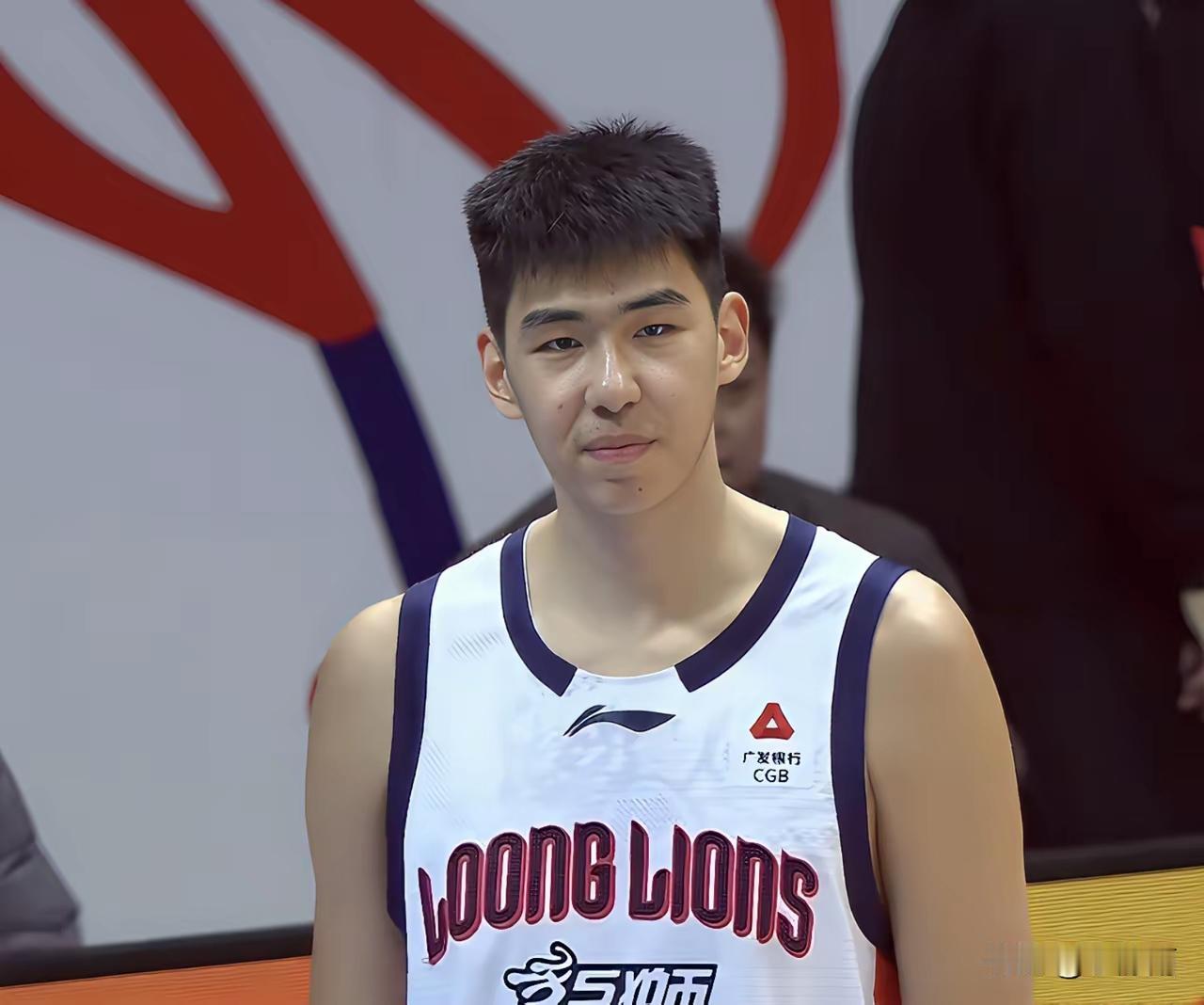 看到咋晚上徐昕如大外援级别的表现，广东宏远两个赛季后的前景是非常光明的。一、广