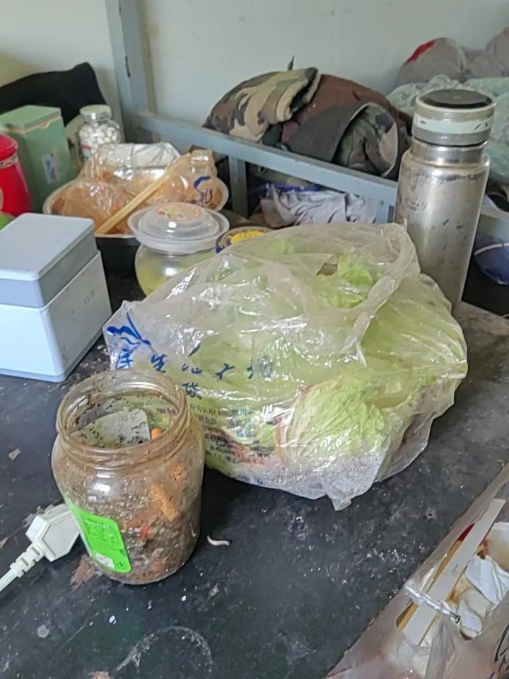 兄弟们终于上岸了，不管岸上的风景怎么样总算有人发工资，那心里就踏实了许多，这也成