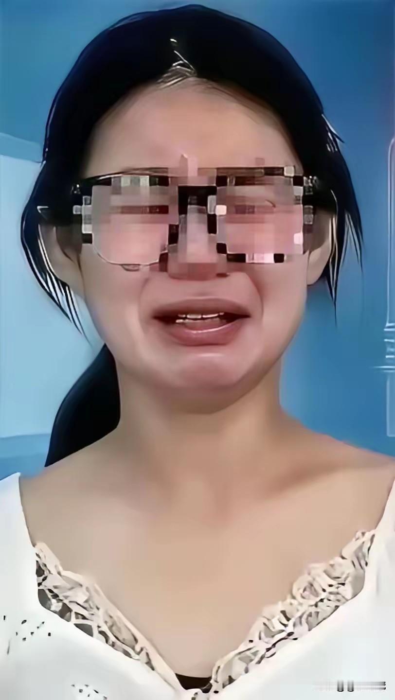 长沙，碰臀女孩求饶。罪不该灭，既然认错，就放过她吧，她的人生刚刚起步，得饶人之处