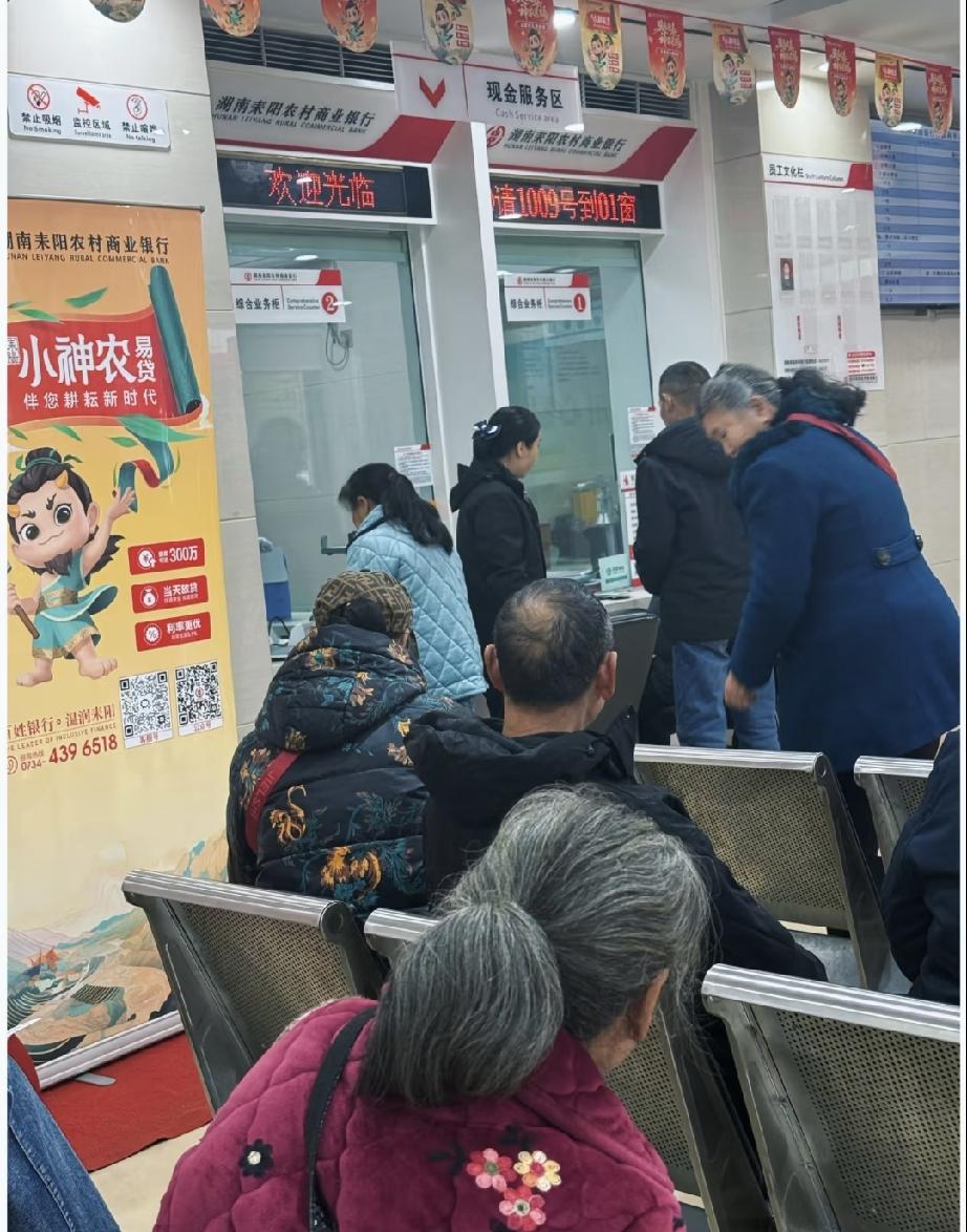 我承认，我就是因为退休金少，才选择继续打工。我今年62周岁，我是50岁那年按