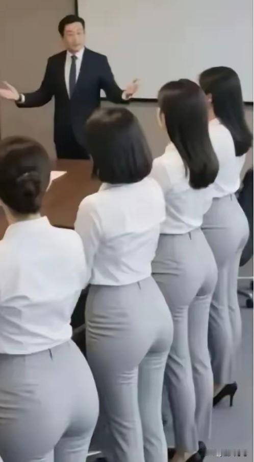 不暴躁、不内耗、不迁怒、不抱怨，克制且温和，懂得包容的人，言辞往往温和平缓，极具