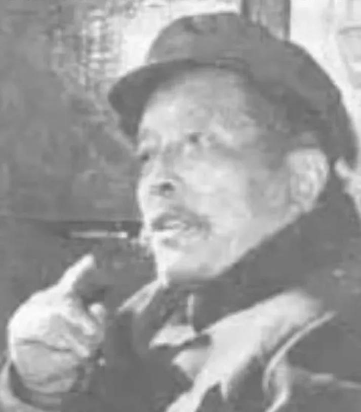 竹篾编的药箱里藏着六代人的心血。季德胜祖上在明朝嘉靖年间就开始研究蛇药，那会儿江