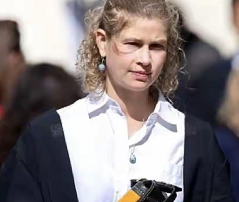 英女王如若还在世，应该挺郁闷的，这基因怎么隔了几代，还遗传呢？英国女王伊丽莎白
