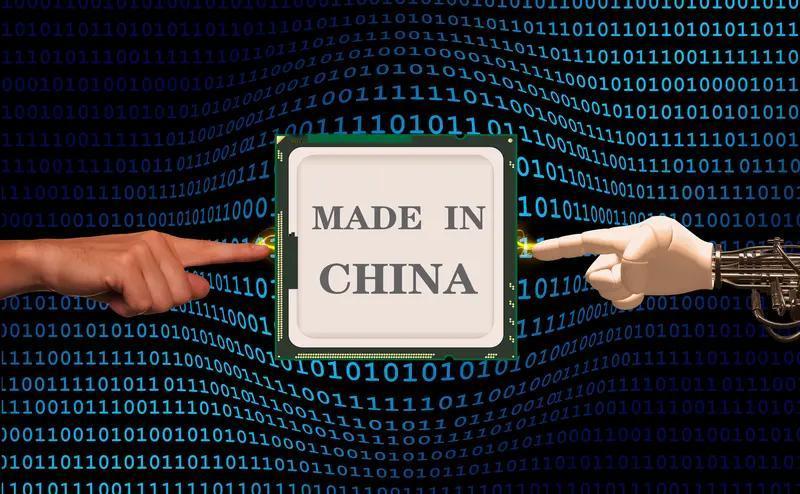 封锁之下，美国自断后路！中国芯片出口高达9000亿，美媒不禁发问：“我们的芯片卖