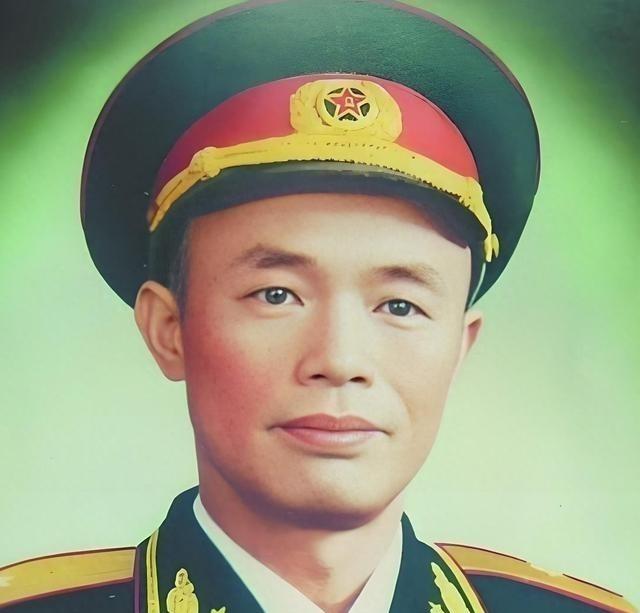 1967年，开国少将钟伟被人装进麻袋，被装进麻袋中，半个多小时后，他连人带麻袋被