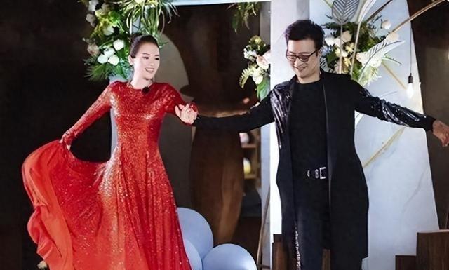 53岁的汪峰可能也没想到，自己才9岁的女儿醒醒，已经能独挡一面汪峰还在热搜上