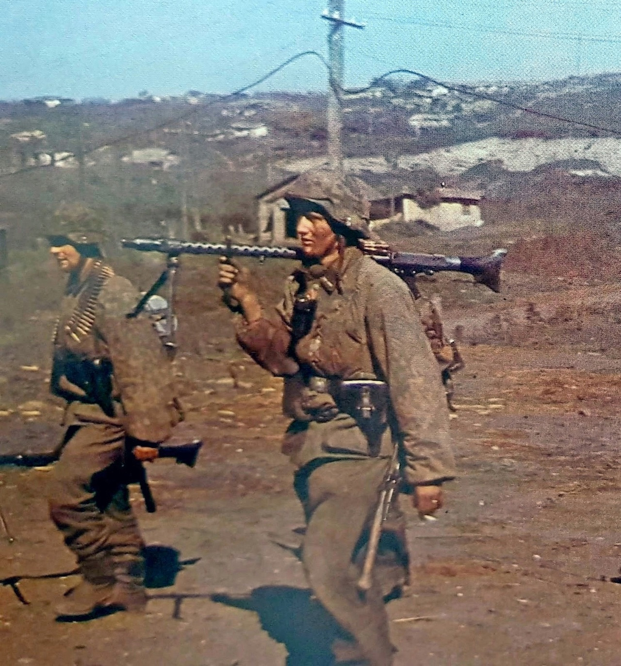 1942年9月，苏联高加索，SS“维京”师的机枪手。