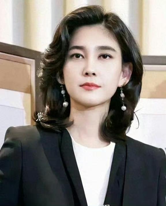 三星长公主李富真的爱情，真是让人唏嘘。她手握百亿家产，商界能力一流，却在爱情里栽