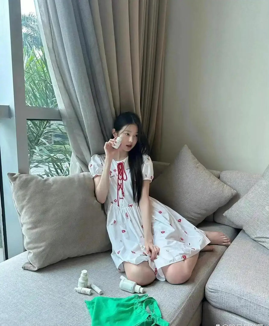 张元英脚真大！细皮嫩肉的​​​