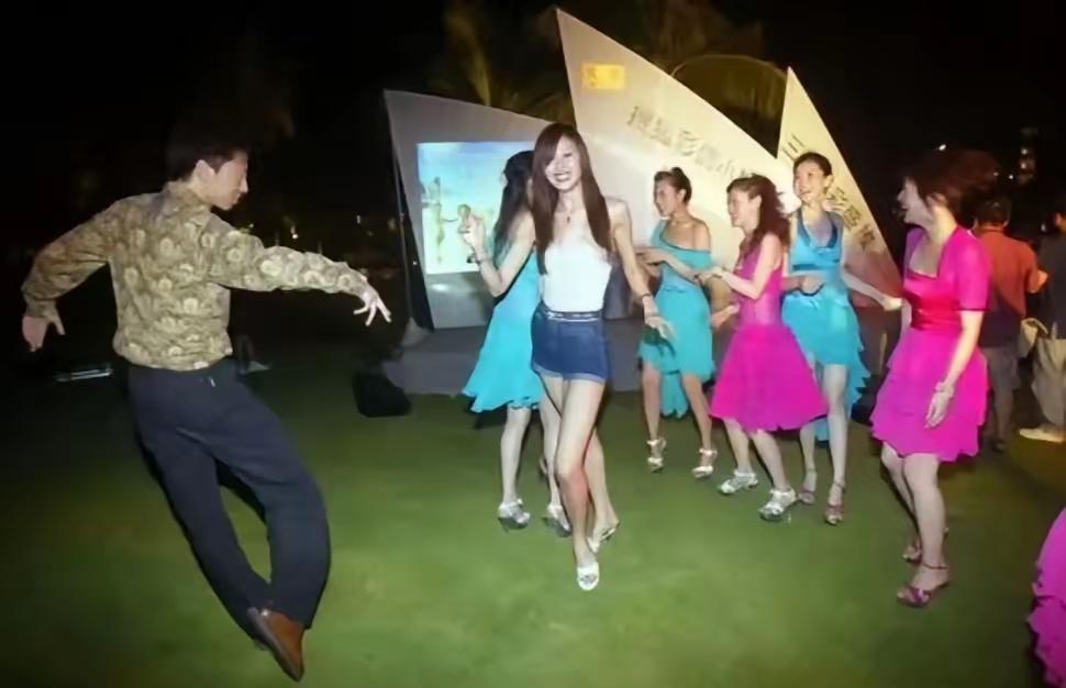 怪不得张朝阳到现在还都是单身。