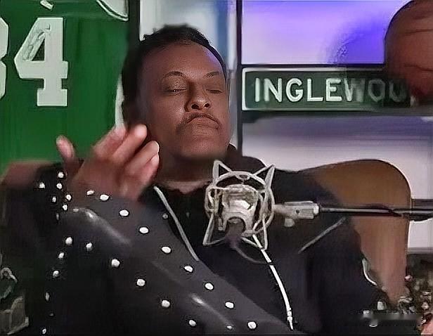 绿军名宿皮尔斯真敢说啊！丝毫不给老詹姆斯留面子。近日，皮尔斯在节目中谈到湖