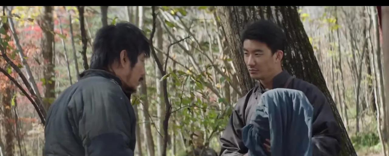 《归队》葱山小白马严格意义上来说。也不是好人。老山神带着一群穷汉，满山里找人参