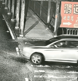 这事吧，透着蹊跷。原以为是驾驶技术的事，后来看媒体介绍，女司机有十几年驾龄，不