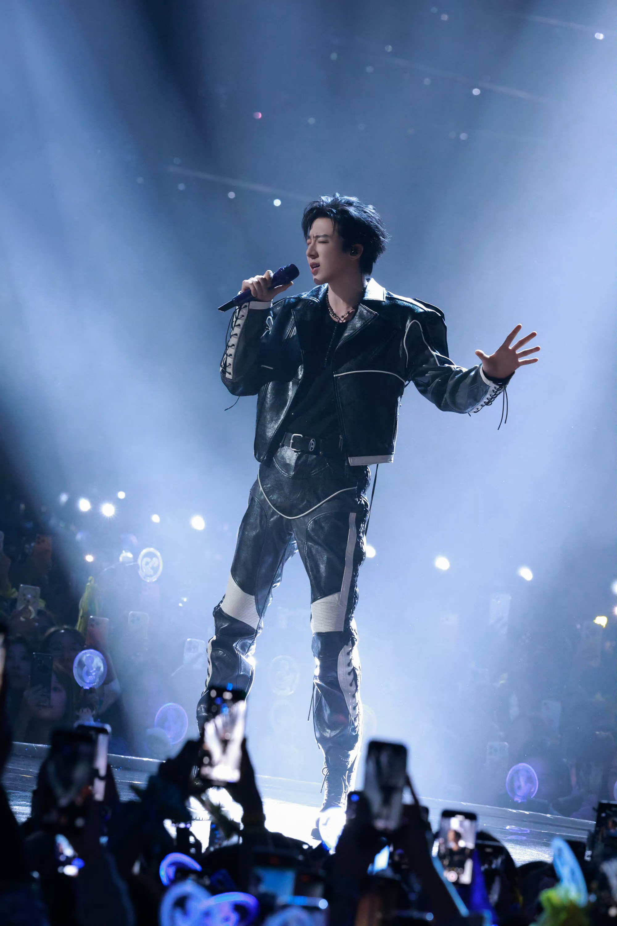 刘宇宁战神级骨相+190cm超模比例，帅得自带气场！