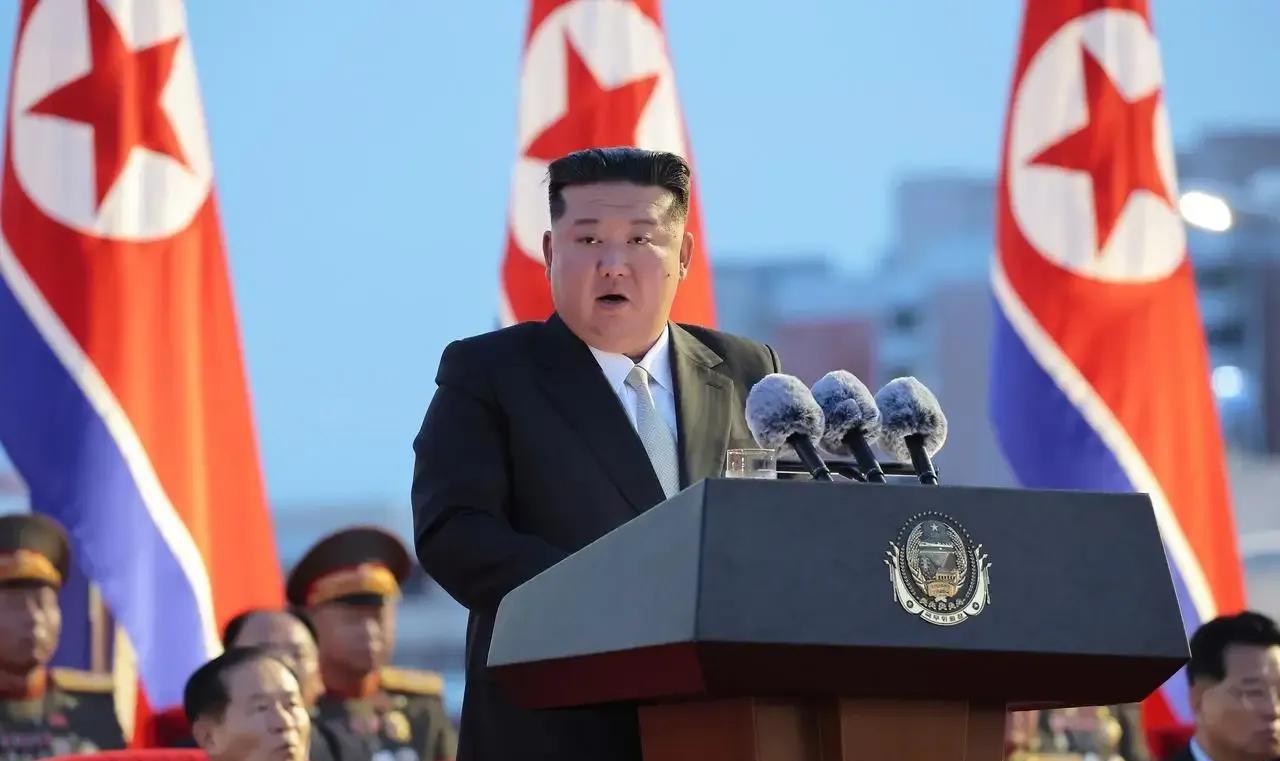 金正恩即将访华，一向不喜欢在国际舞台露面的朝鲜领导人，怎么突然要“上桌”了？自