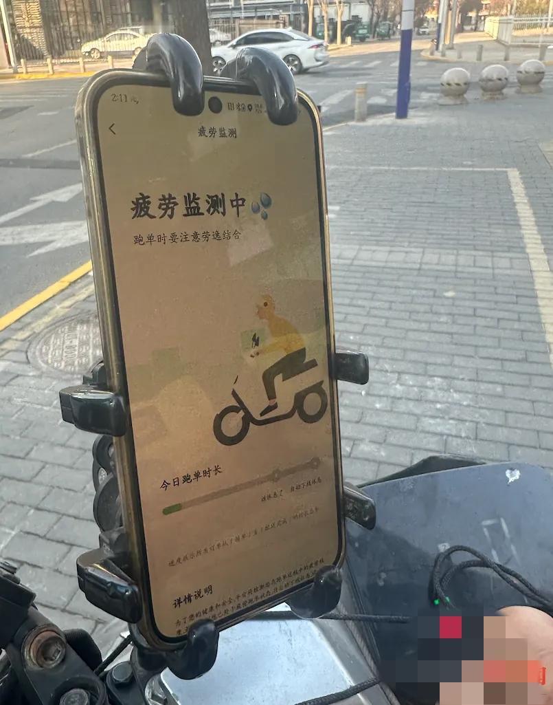 外卖新国标落地！闯灯逆行少了，接单时长受限，骑手心声：涨配送费才实在全网关