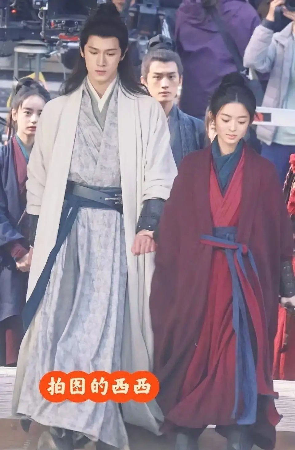 这年龄差一点都不像男女主，像哥哥妹妹