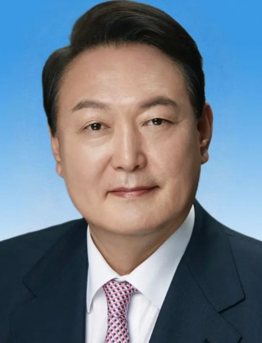 时而<em>铁石心肠</em>，霹雳手段，时而关心安慰，柔软心肠，他究竟是为什么?2023年1