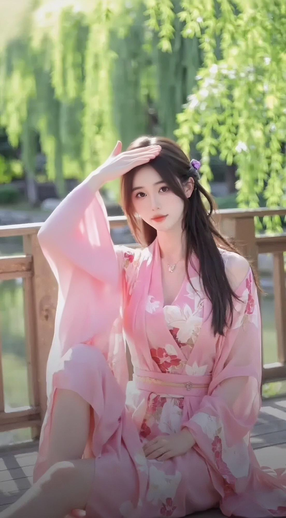 粉衣美人倚栏杆，花影摇曳入画来。