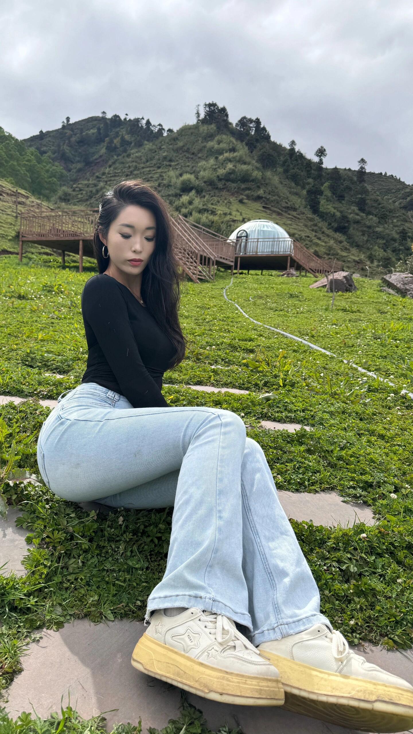 今天陪嫂子来野外露营。