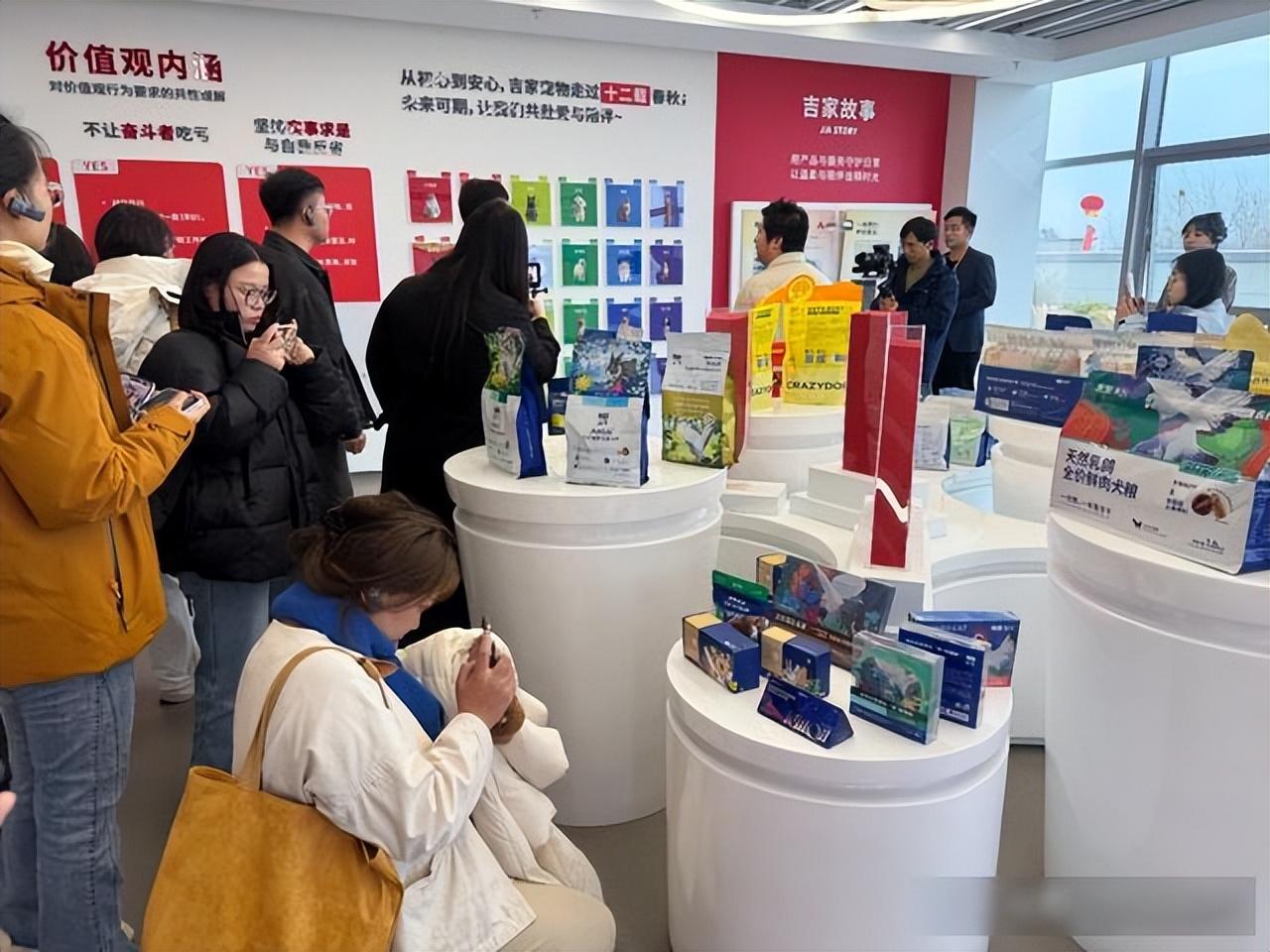 315撕开宠物粮遮羞布！你买的高端粮，可能是毒杀毛孩子的“毒药”315曝光彻