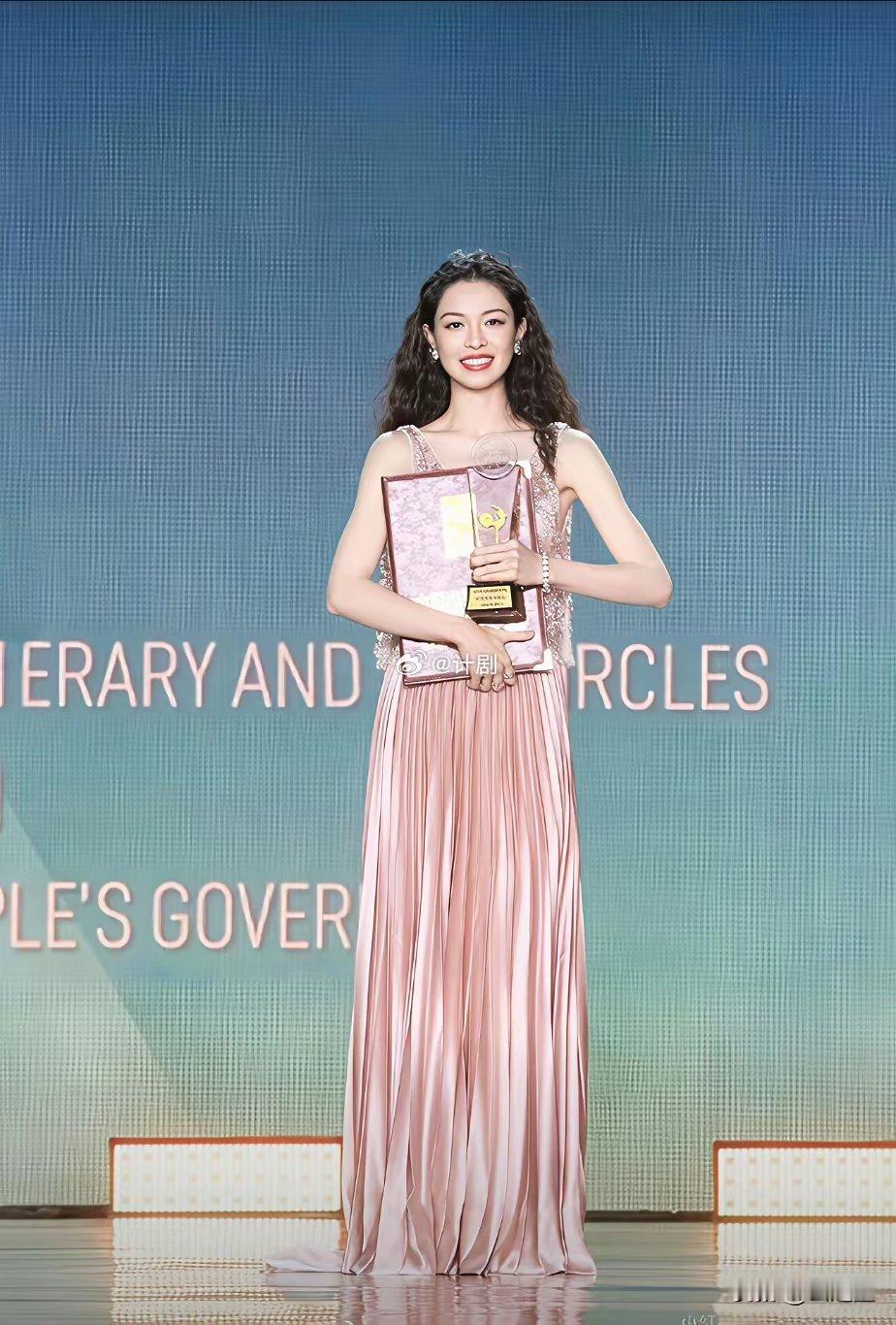 《水饺皇后》和《好东西》我都看过，水饺皇后是整体影片都很烂，马丽没有跳出自己舒适