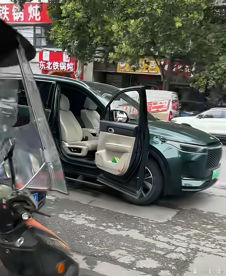这个门是改了吧，能开这么大吗？​​​