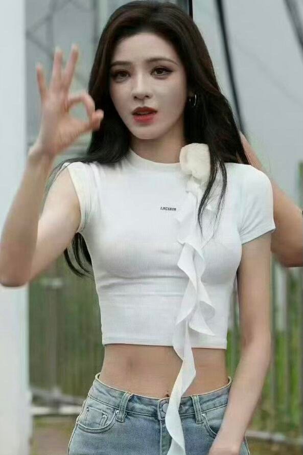 张予曦路透身材，姐姐腰臀比真的绝了