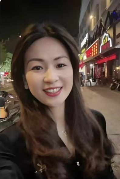 长沙，一个女生不想交房租，跟男房东混熟了，干脆住一块儿了。两人搭伙过了五年，后来