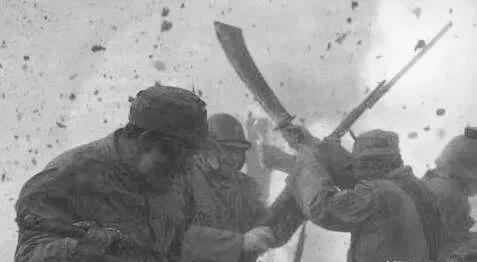 1941年，日军把渊子涯村给包围了，正准备想大开杀戒屠村。但312名村民并想不束