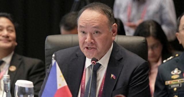 菲律宾警告中国：“如果中国还在黄岩岛附近驻扎解放军的话，菲律宾就会联合周边的国家