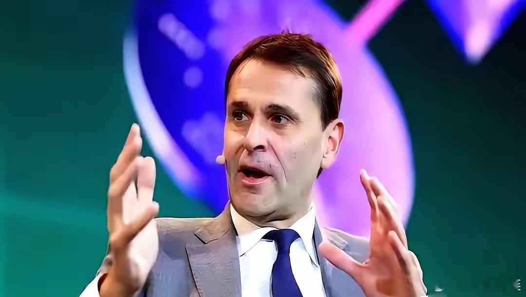 刚开年，荷兰人就给我们送了个大瓜。那个牛逼哄哄的光刻机巨头，阿斯麦，咔嚓一下，裁