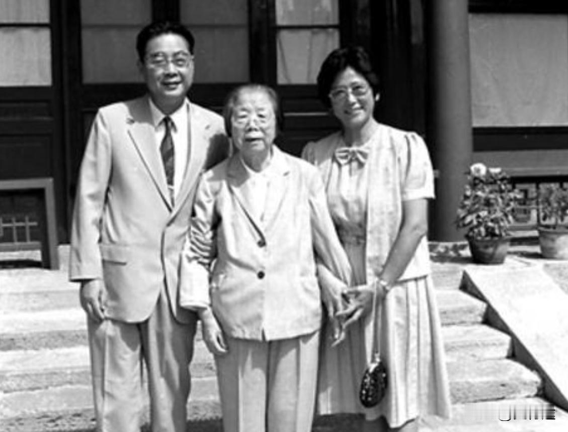 1992年7月，邓颖超因病离世。谁知，邓颖超留下的最后一句话竟是“李鹏”二字，这