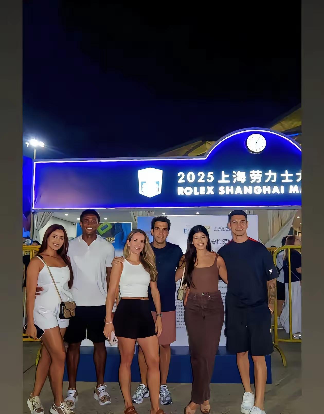 路易斯的经纪人前些日子来到上海，这事着实耐人寻味。这老兄之前腰部受伤，已经休养