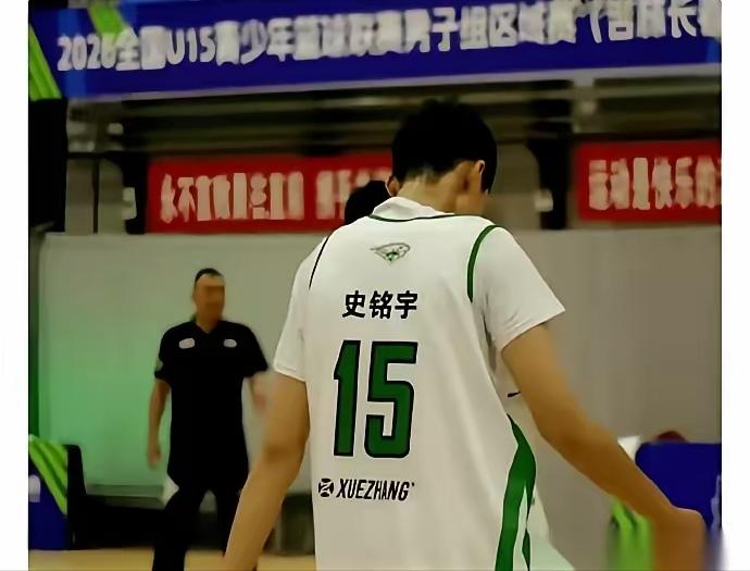 史铭宇出走事件居然又迎来了反转？据悉史铭宇将正式签约辽宁男篮。对此，辽宁球迷普遍