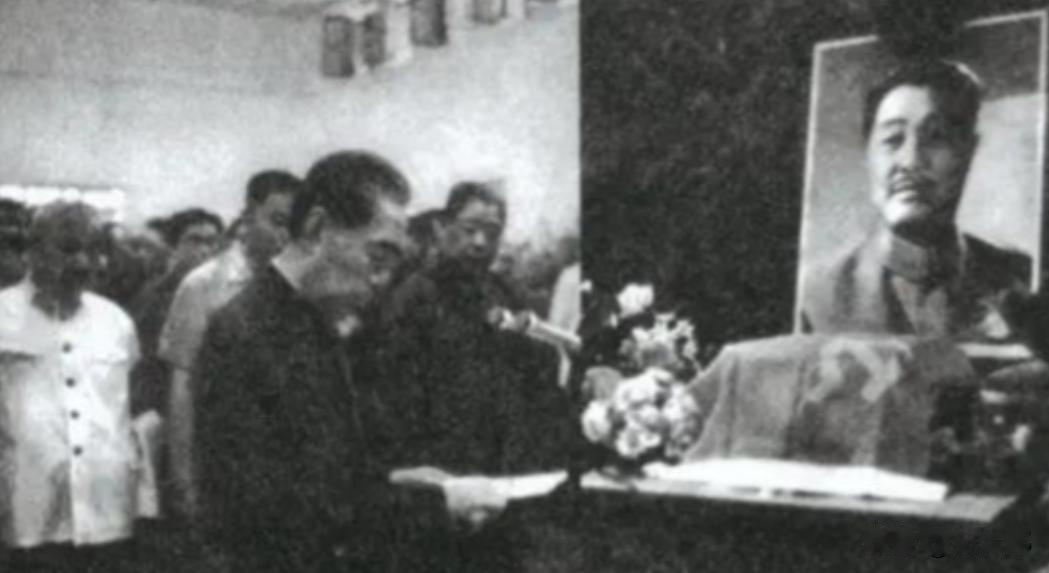 1969年6月9日，开国元帅贺龙惨遭迫害，含冤离世，待到冤案逐步查清，众人揪出了