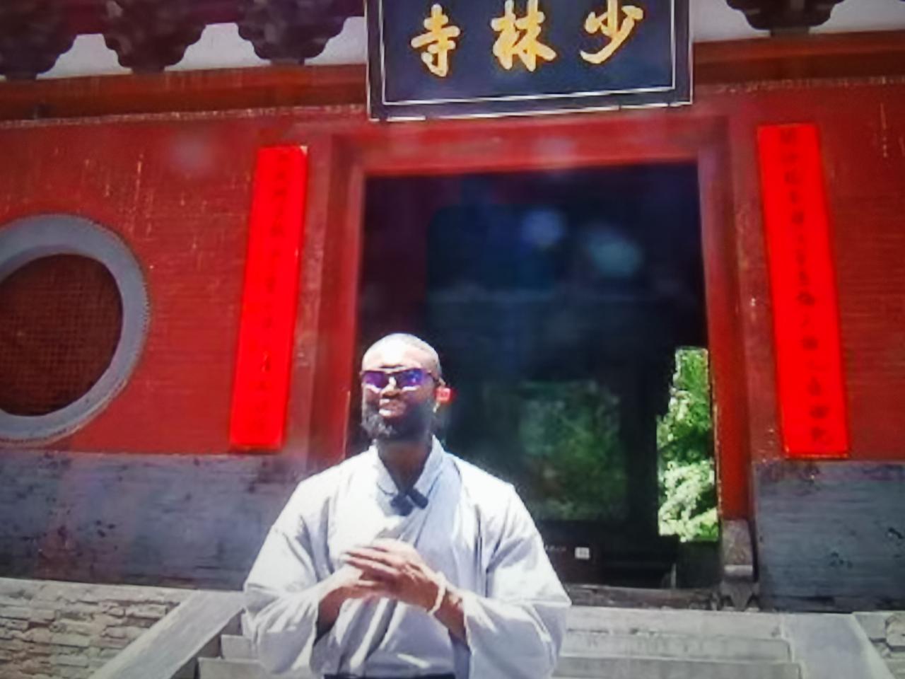 火箭又多了一个交易杰伦布朗的理由文班上赛季受伤，来到少林寺修