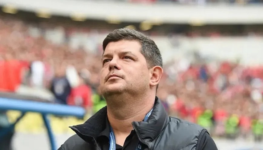 中超联赛第7轮，青岛海牛0-2不敌上海申花，赛后，青岛海牛主教练米兰出席新闻发布