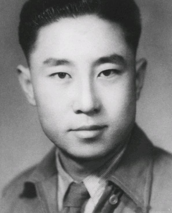 1938年，特务去小学抓地下党杨文海，谁知刚到校门口，恰巧就碰上了杨文海，特务
