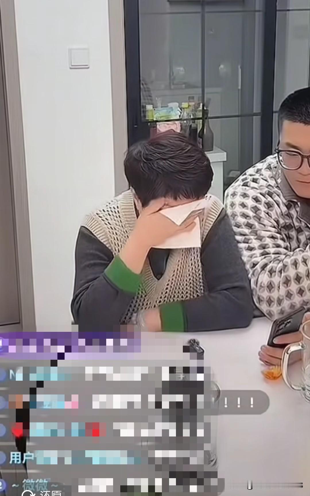 双胞胎兄弟性格真是天壤地别。从小生活不一样，性格，三观，秉性也各不相同。哥哥忠厚