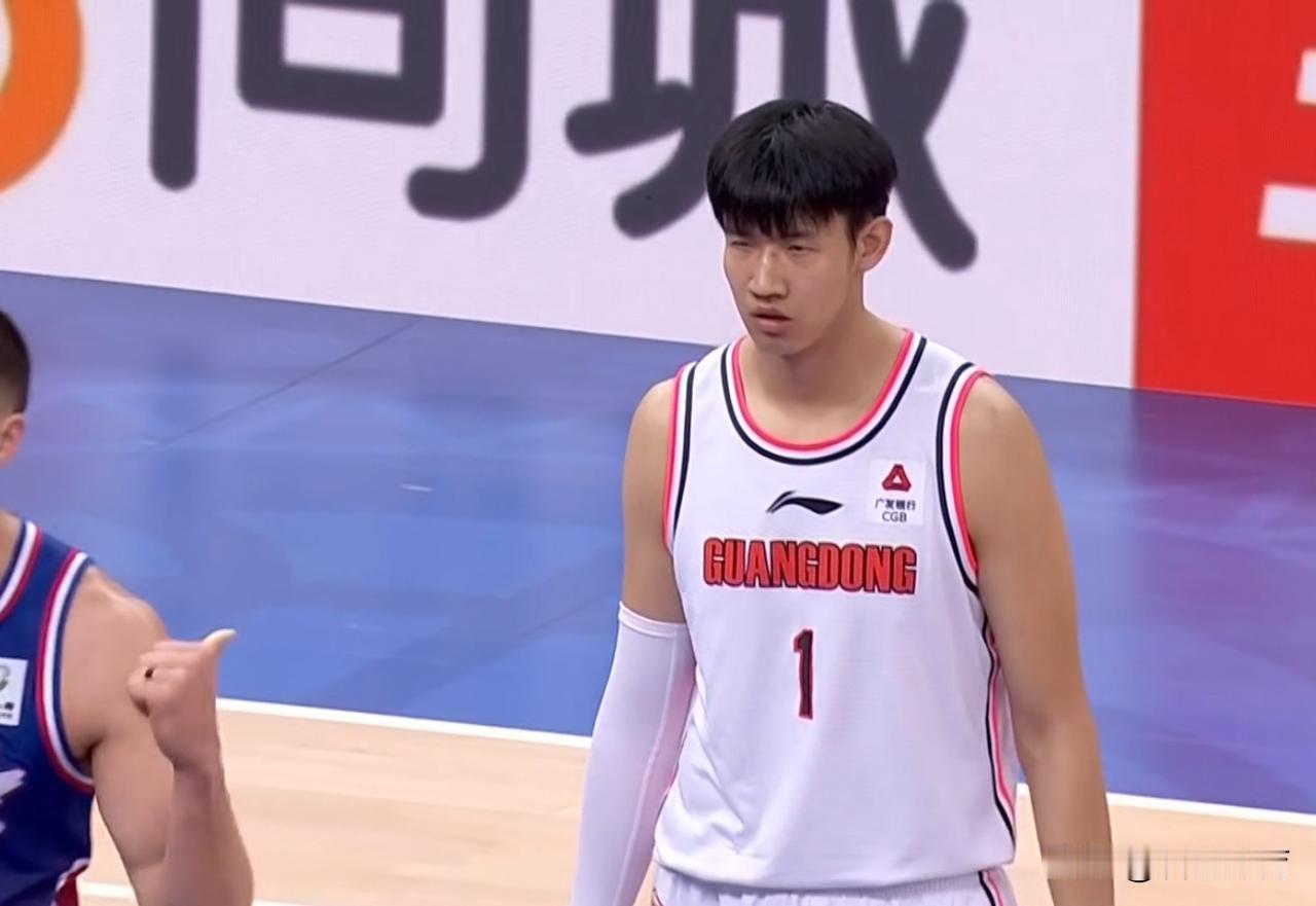 打个u21比赛，都打不出统治力，黄明依再这样荒废自己的天赋、能力，迟早会成为第二