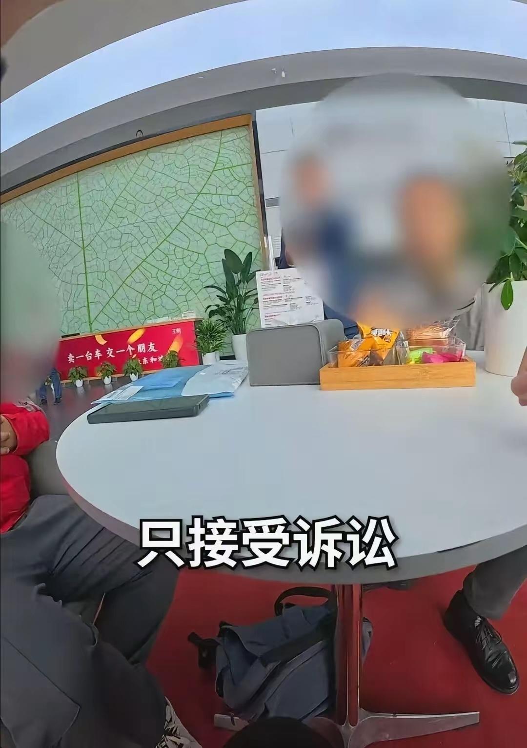 比亚迪车主庞先生蹭饭事件彻底闹僵，4S店直接拒绝一切调解，庞先生更是要连4S