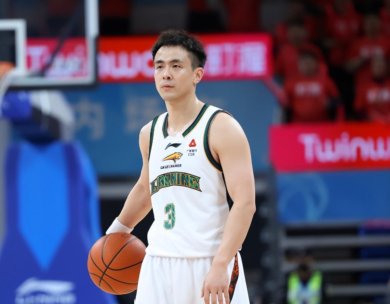 核心球星数据上海：李弘权打出封神级表现，全场11投8中、三分9投7中，高效砍