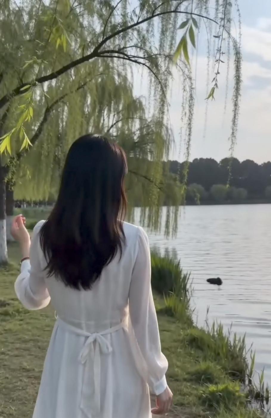 退休前，60%的教师还不是副高。就算评上了，很多时候也没有岗位——评了也聘不了，