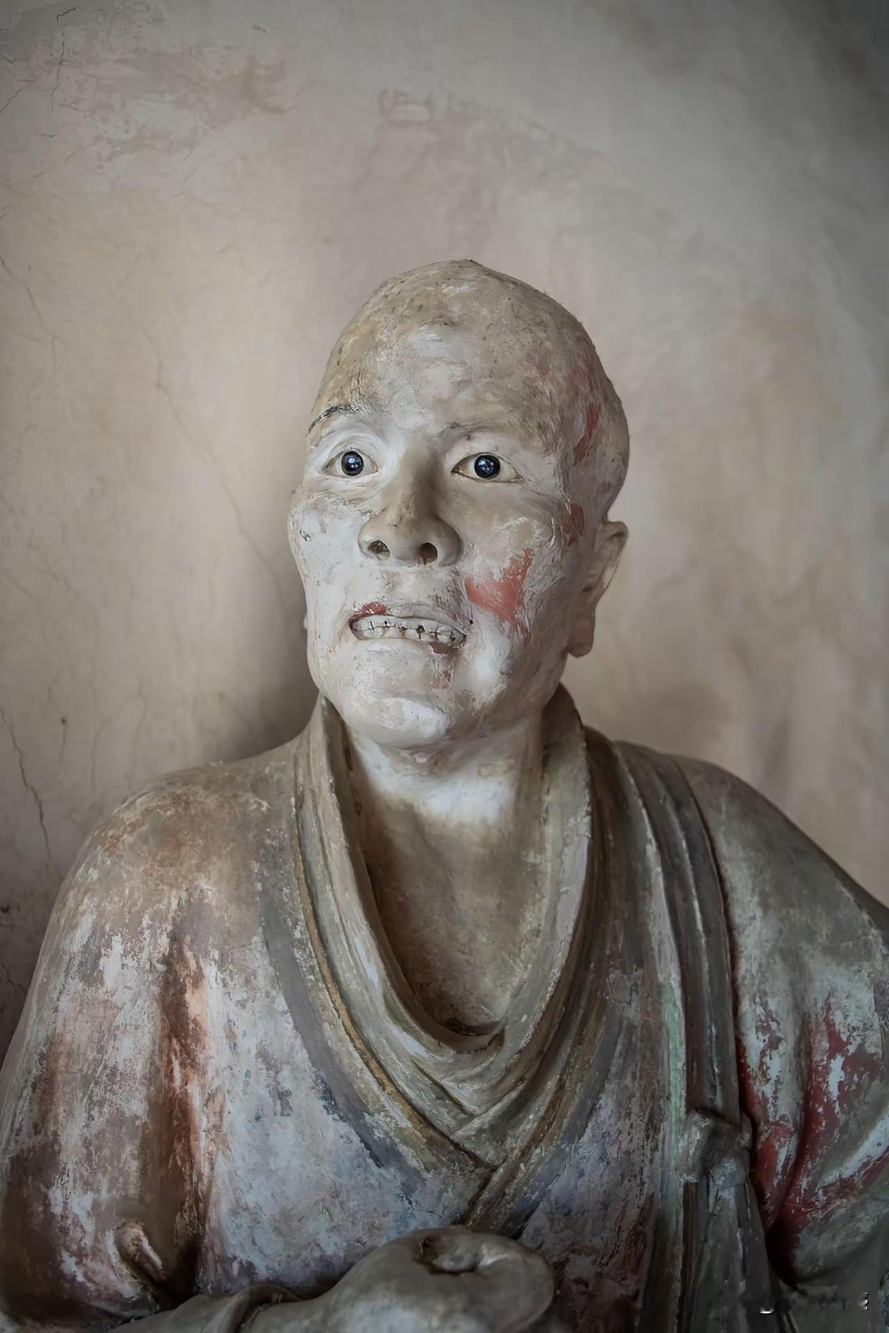 看到这些古代的雕像，感到非常的震撼，更加让人无比佩服我们古代匠人的技艺，以前总有